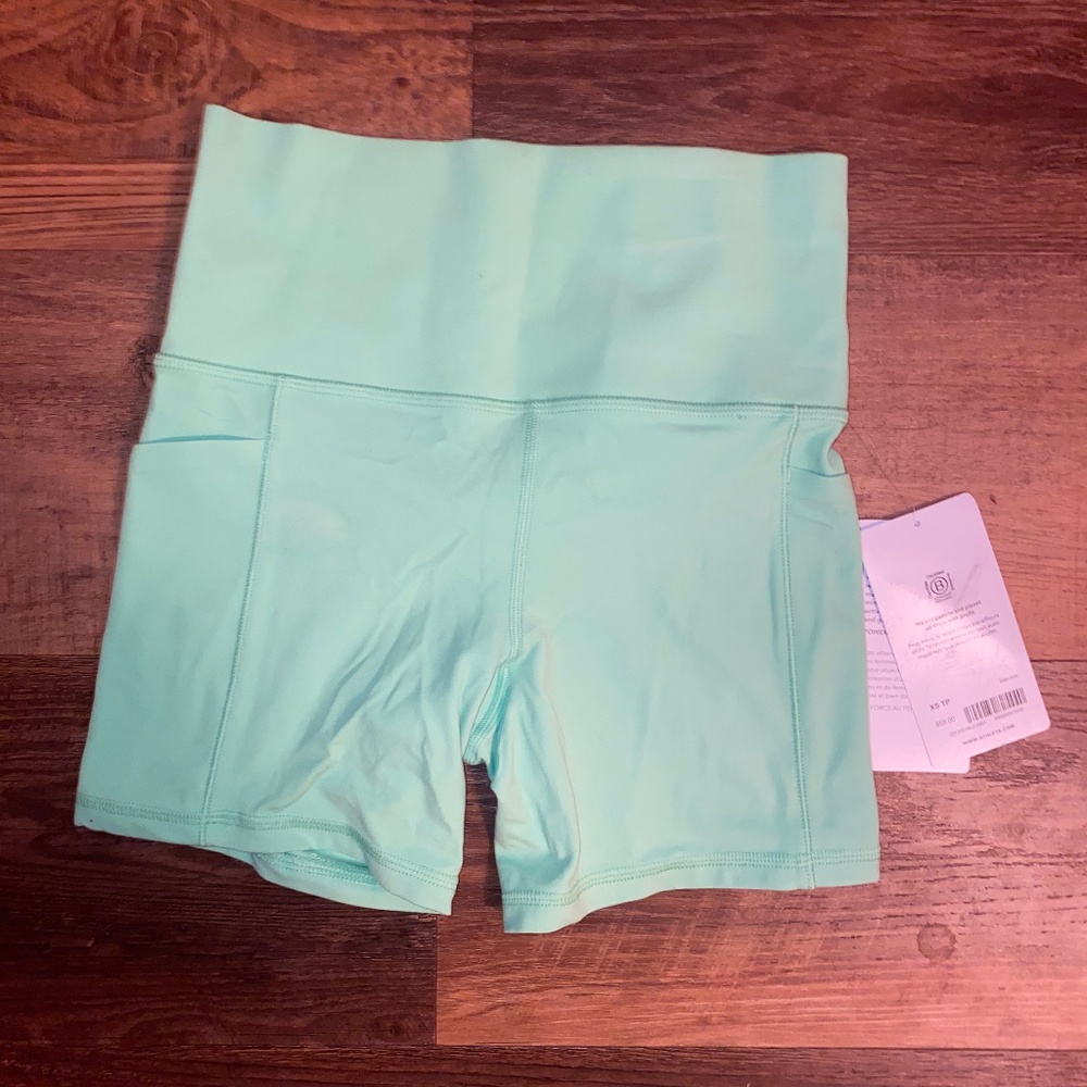 Athleta Salutation Stash Pocket 2 5” short Lime Green XS NWT